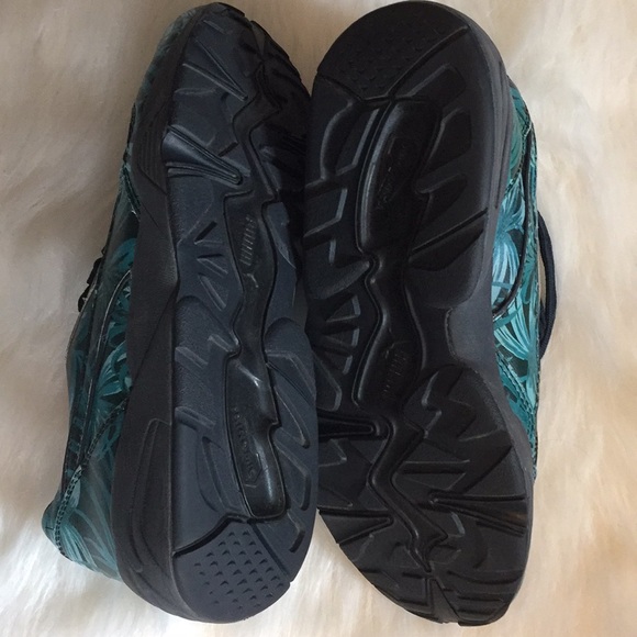 Ladies Puma Sneakers - Picture 7 of 7